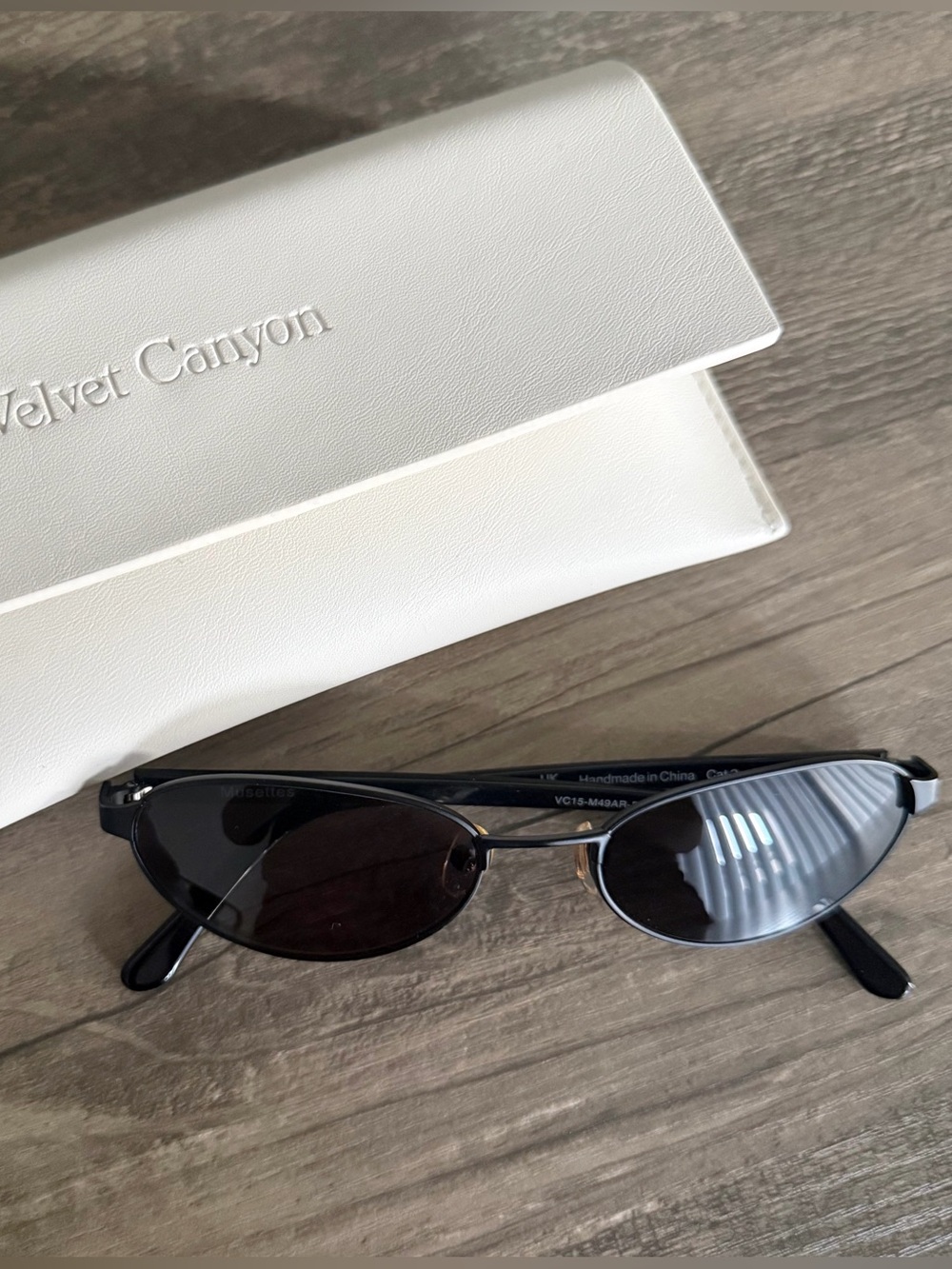 Velvet Canyon Sunglasses Musettes Black